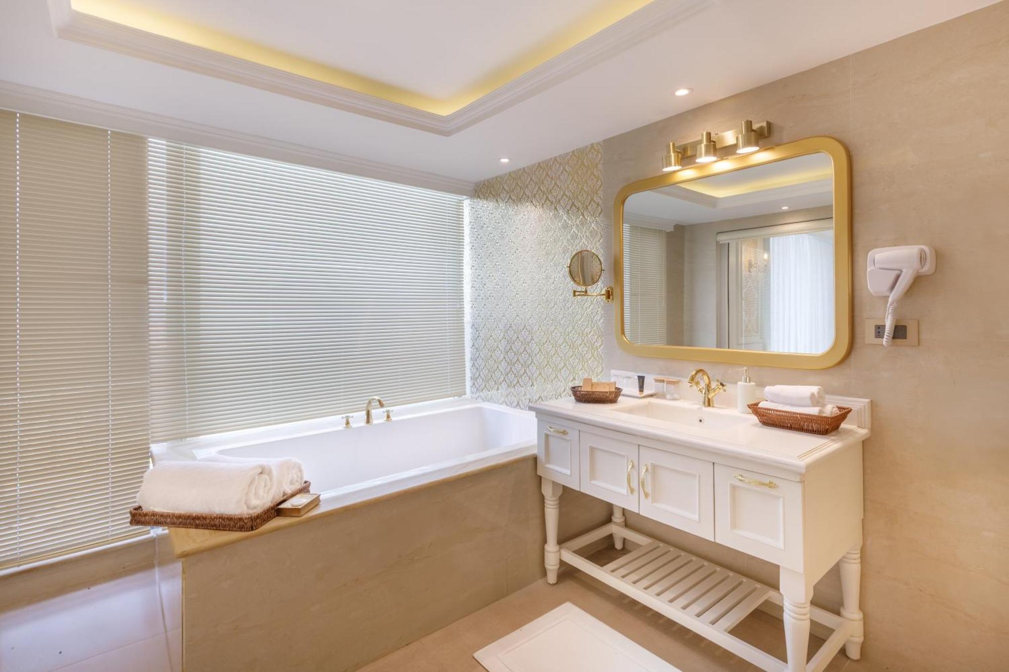 Le Glamour Resort & Wellness Spa ポカラ エクステリア 写真