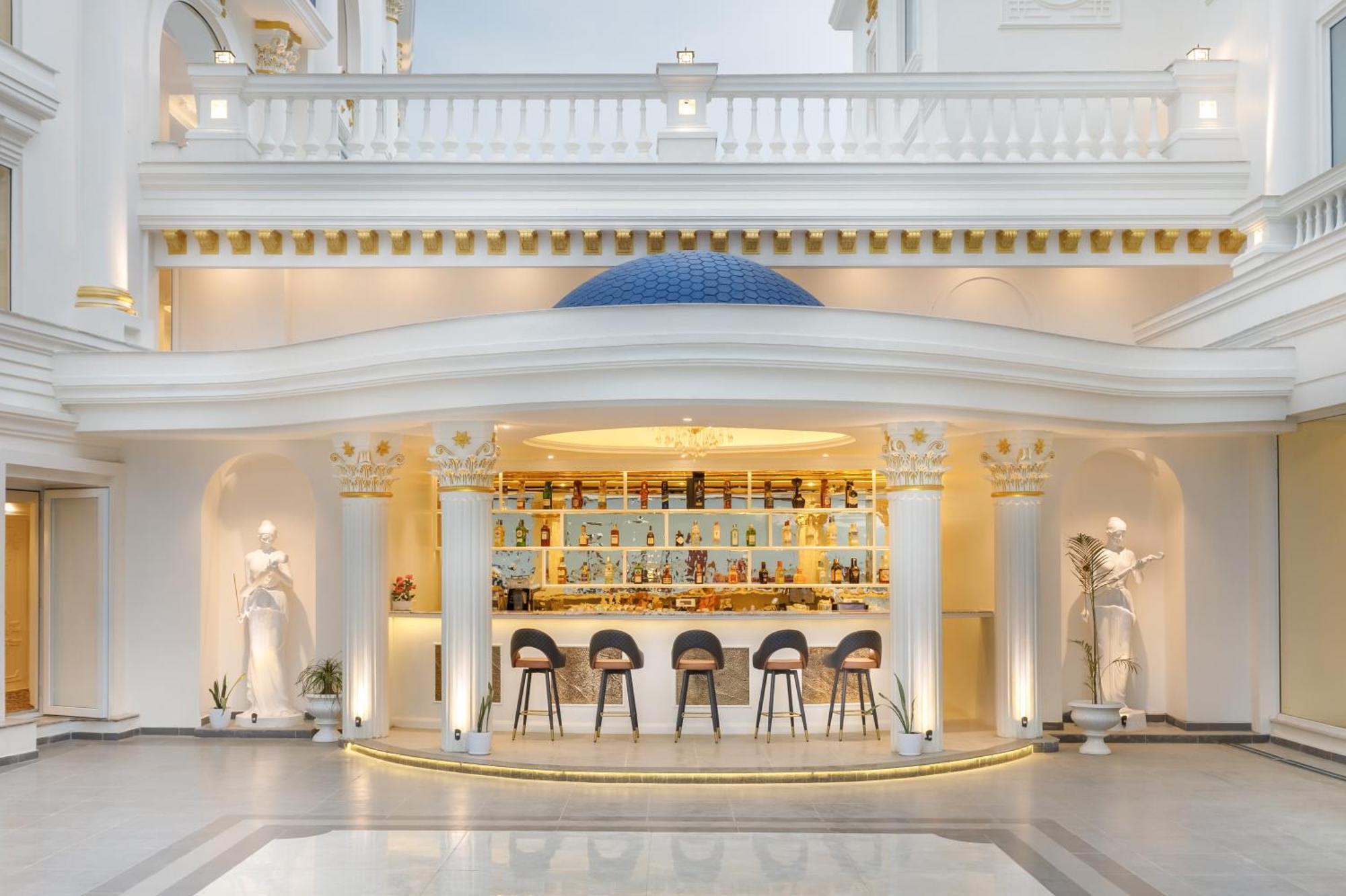 Le Glamour Resort & Wellness Spa ポカラ エクステリア 写真