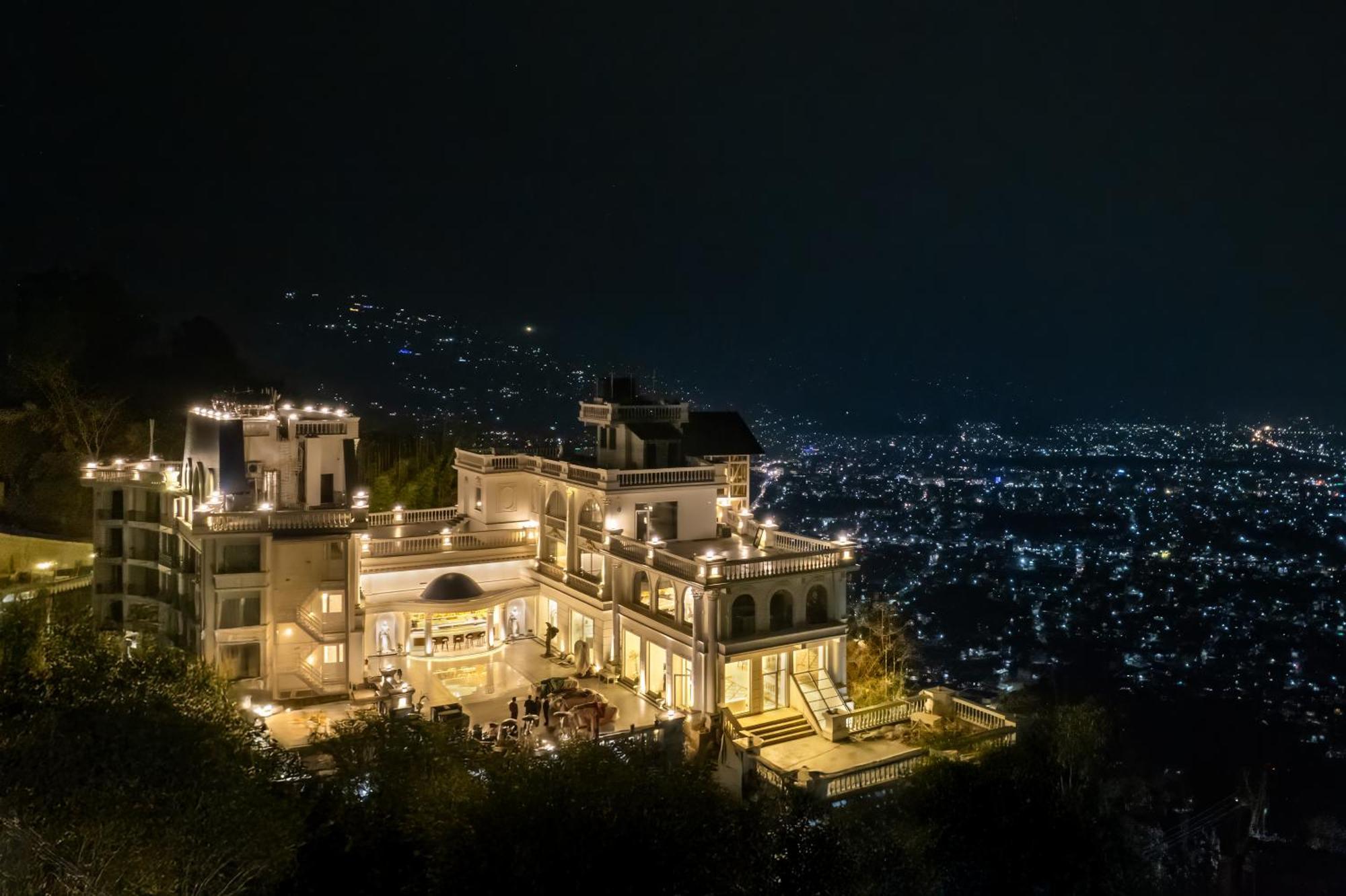 Le Glamour Resort & Wellness Spa ポカラ エクステリア 写真