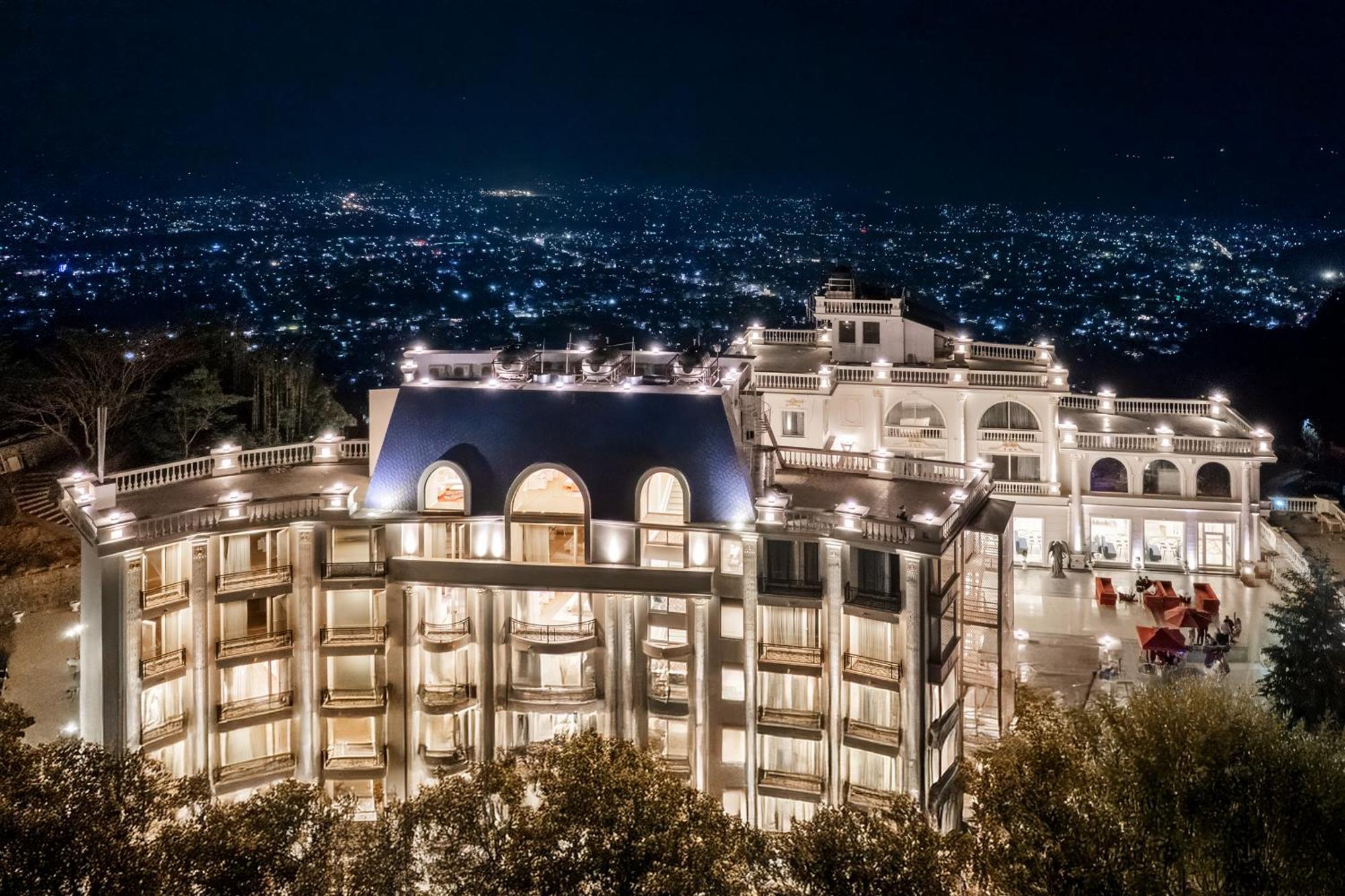 Le Glamour Resort & Wellness Spa ポカラ エクステリア 写真