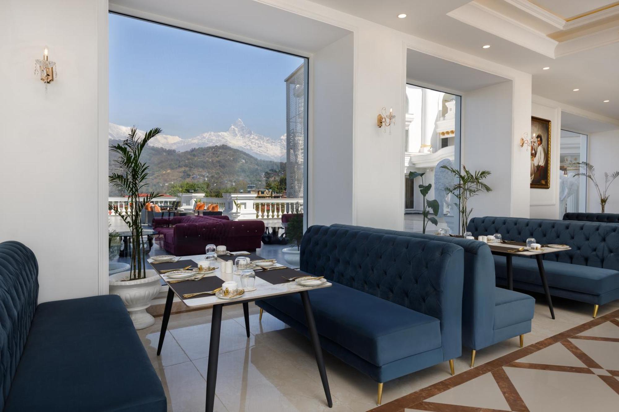 Le Glamour Resort & Wellness Spa ポカラ エクステリア 写真